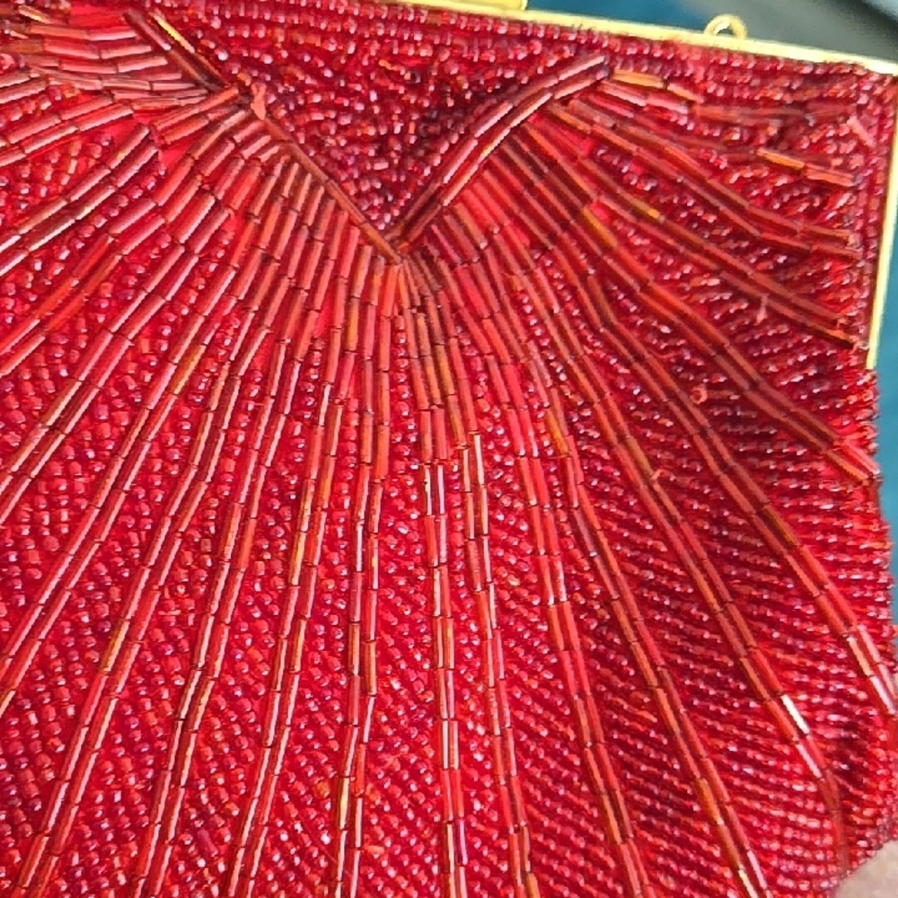 Red vintage beaded Clamshell purse - Picture 7 of 12